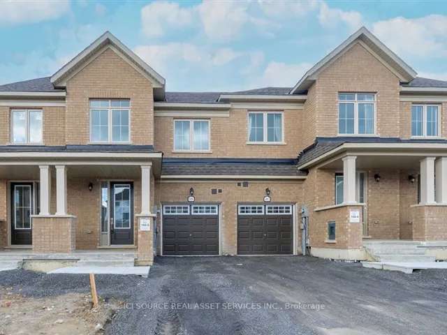 Townhouse For Sale in Oshawa, Ontario