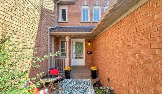 Townhouse For Sale in Whitby, Ontario