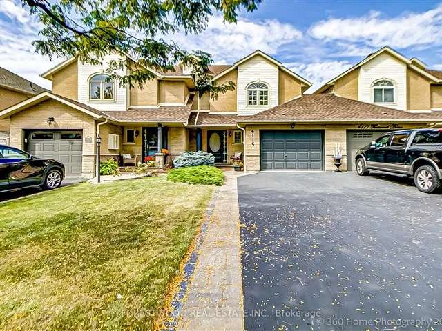 Townhouse For Sale in Burlington, Ontario