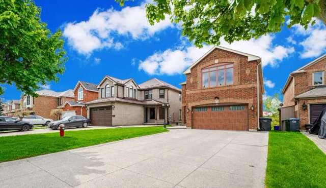 House For Sale in Brampton, Ontario