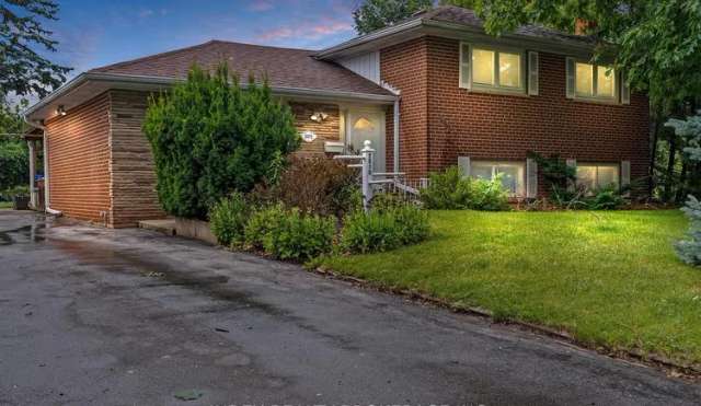 House For Sale in Oakville, Ontario