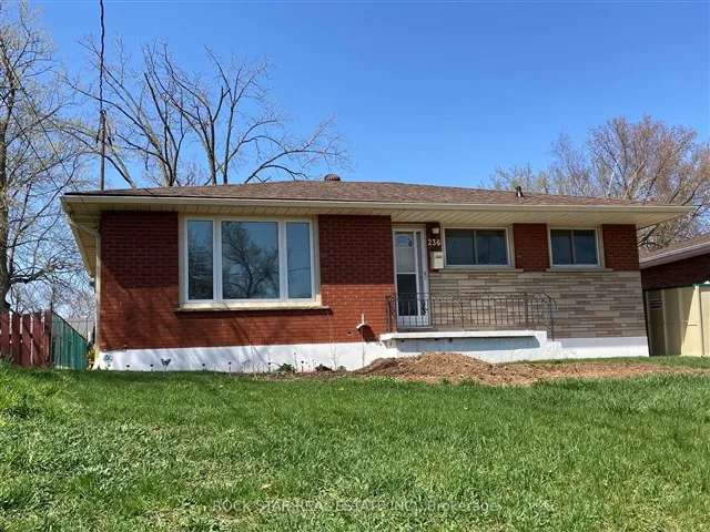 House For Sale in Brantford, Ontario