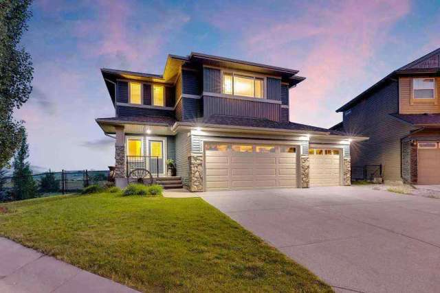 House For Sale in Okotoks, Alberta