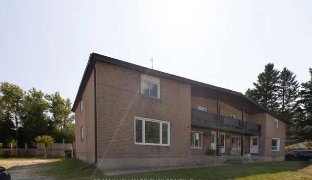 Townhouse For Sale in Essa, Ontario