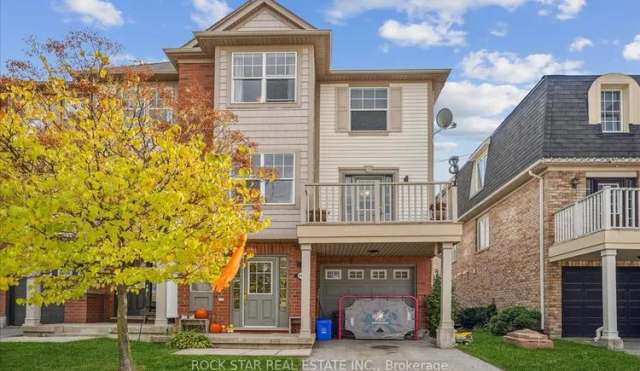 Townhouse For Sale in Oakville, Ontario