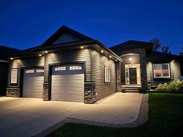 House For Sale in Blackfalds, Alberta