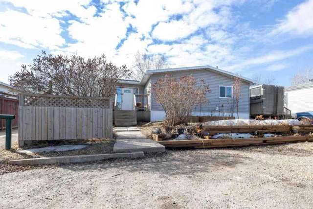 House For Sale in Fort McMurray, Alberta