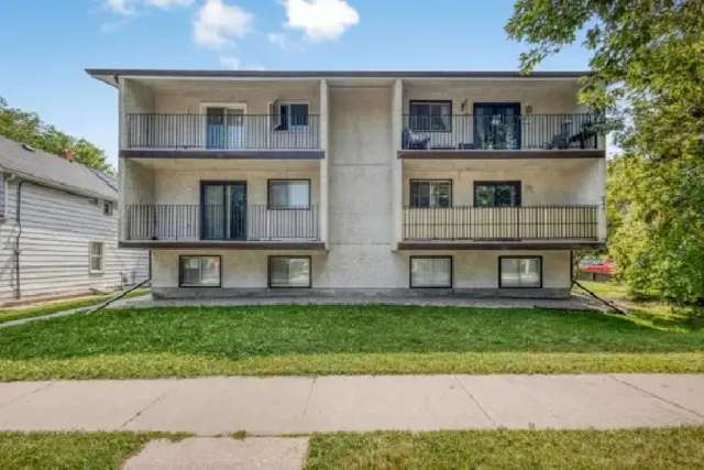 Cute & Cozy 1 Bdr Condo in St.Boniface w/ Huge Balcony!