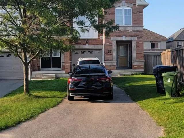 Townhouse For Rent in Toronto, Ontario