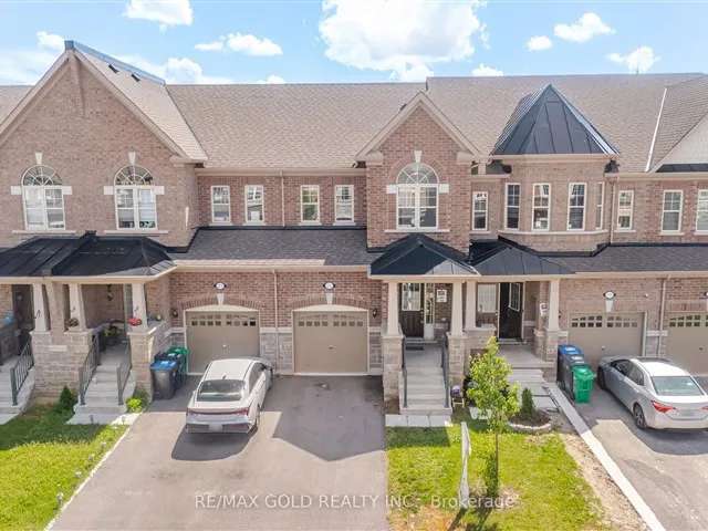 Townhouse For Sale in Brampton, Ontario