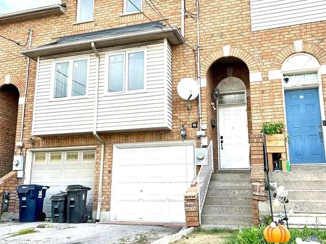 Townhouse For Sale in Toronto, Ontario