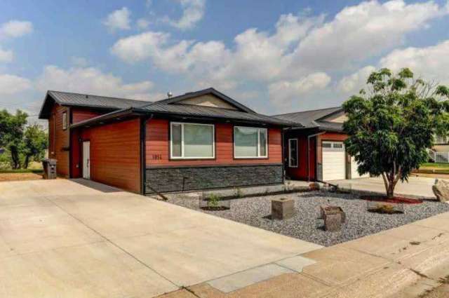 House For Sale in Drumheller, Alberta