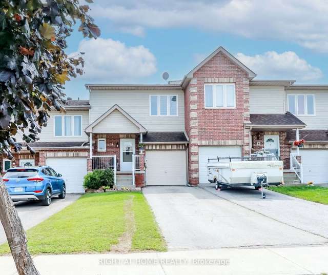 Townhouse For Sale in Essa, Ontario