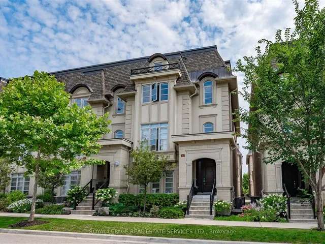 Townhouse For Sale in Oakville, Ontario