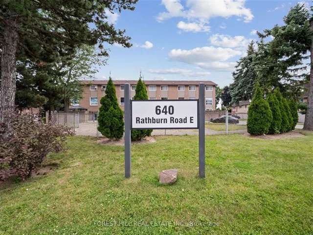 Townhouse For Sale in Mississauga, Ontario