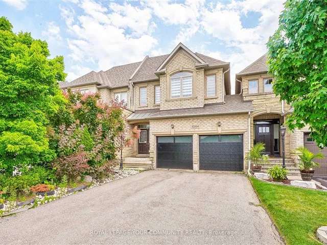 Townhouse For Rent in Oakville, Ontario