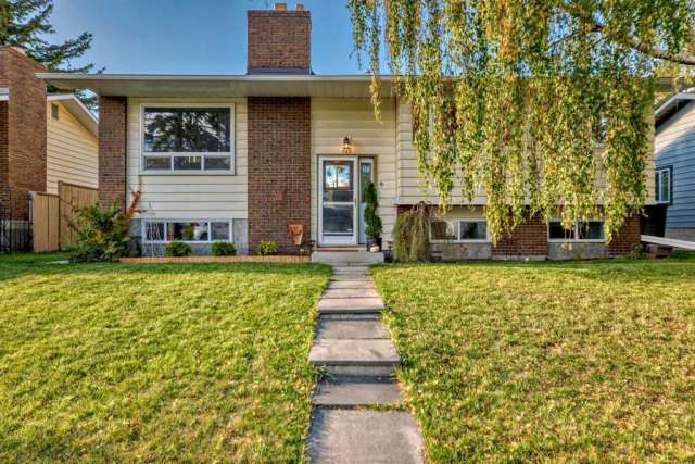 House For Sale in Calgary, Alberta