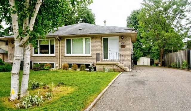 House For Sale in Aurora, Ontario