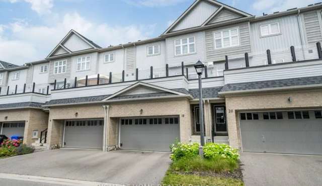 Townhouse For Sale in Whitby, Ontario