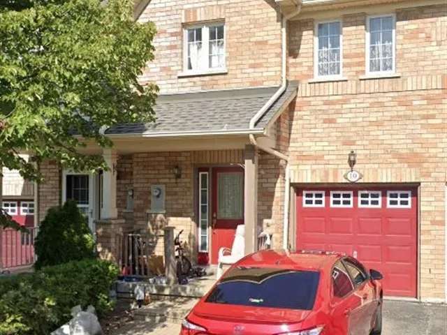 Townhouse For Sale in Toronto, Ontario