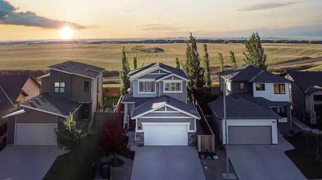 House For Sale in Lethbridge, Alberta