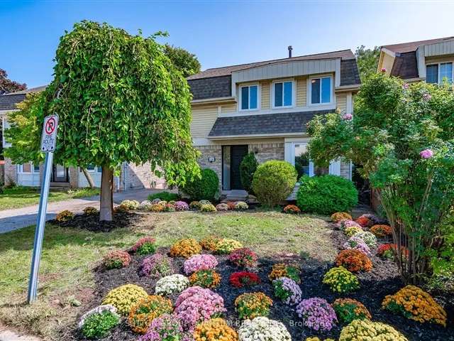 House For Sale in Oakville, Ontario