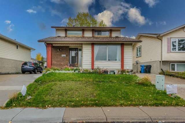 House For Sale in Calgary, Alberta