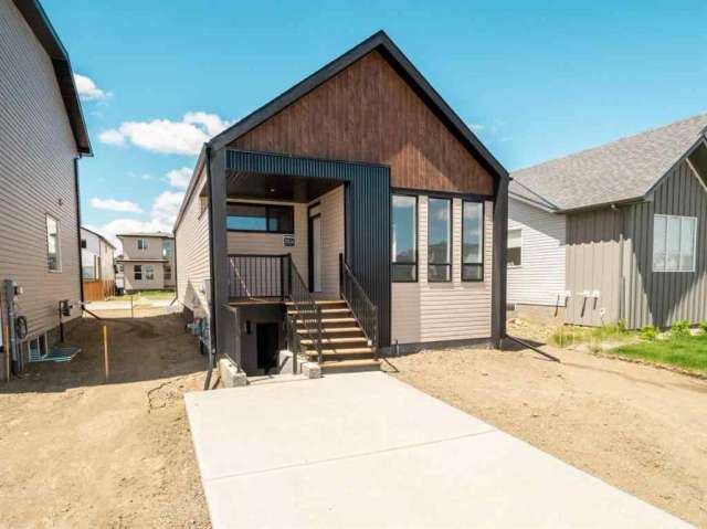 House For Sale in Lethbridge, Alberta