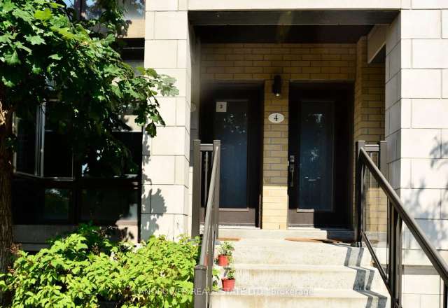 Townhouse For Sale in Toronto, Ontario