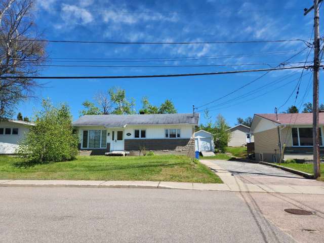 Bungalow For Sale in Baie-Comeau, Quebec