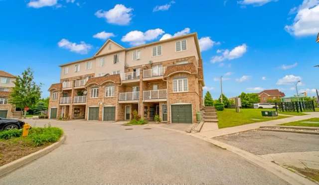 Townhouse For Sale in Toronto, Ontario