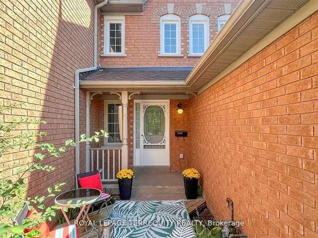 Townhouse For Sale in Whitby, Ontario