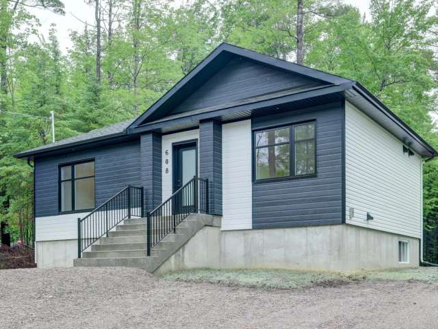 Bungalow For Sale in Quebec, Quebec