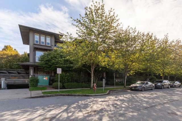 Condo For Sale in North Vancouver, British Columbia