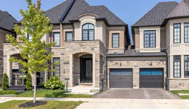 Townhouse For Sale in Oakville, Ontario