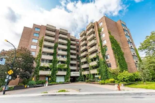 Condo 4 1/2 Cote-des-Neiges - rénové, 2 garages