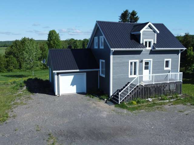 House For Sale in Notre-Dame-des-Sept-Douleurs, Quebec