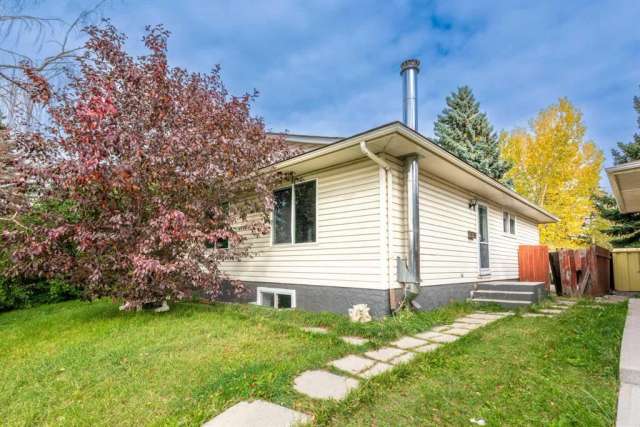 House For Sale in Calgary, Alberta