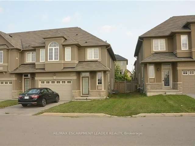 Townhouse For Rent in Hamilton, Ontario