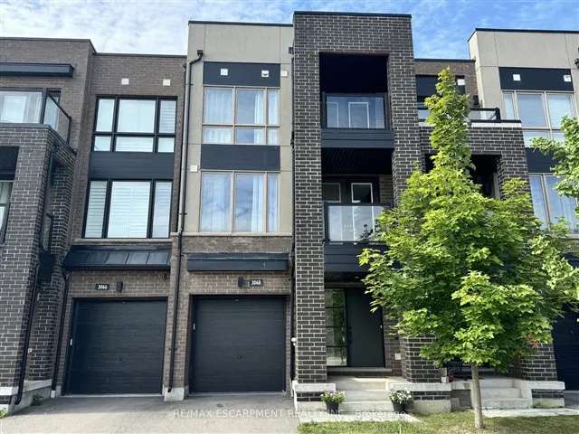 Townhouse For Sale in Oakville, Ontario