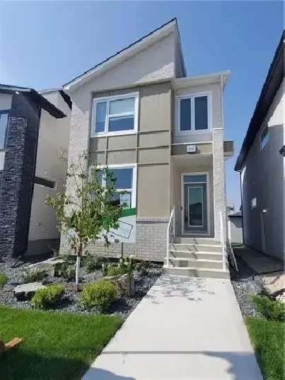 HIGHLAND POINTE SHOW HOME FOR SALE QUICK POSSESSION $499900