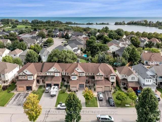 Townhouse For Sale in Whitby, Ontario