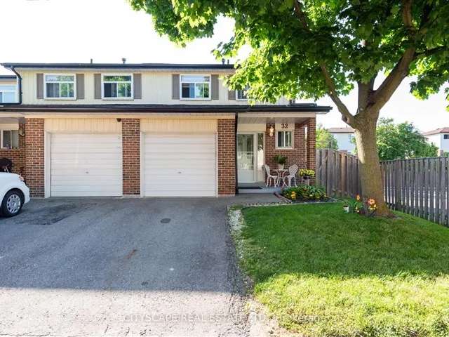 Townhouse For Sale in Brampton, Ontario