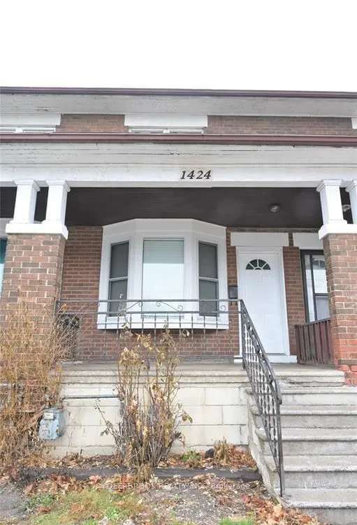 House For Sale in Windsor, Ontario