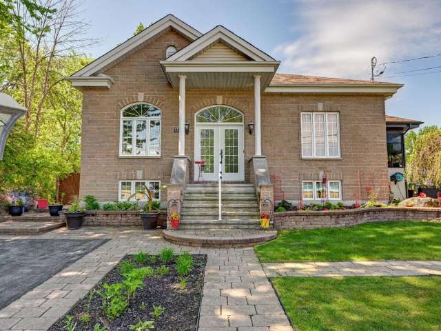 Bungalow For Sale in Quebec, Quebec