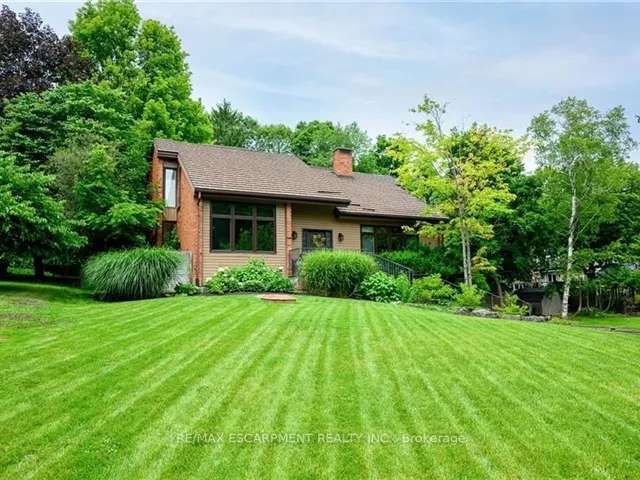 House For Sale in Hamilton, Ontario