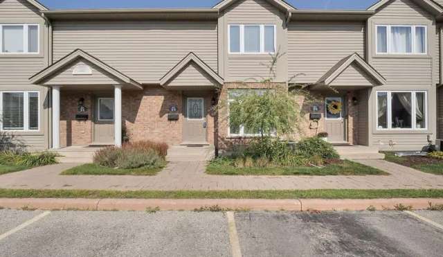 Townhouse For Sale in Unorganized Centre Parry Sound, Ontario