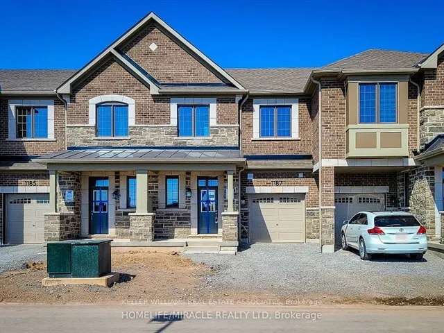 Townhouse For Rent in Oakville, Ontario