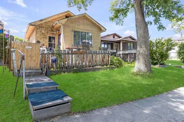 House For Sale in Calgary, Alberta