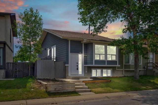 House For Sale in Calgary, Alberta